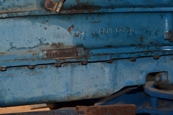 รถไถฟอร์ดพร้อมใบตัก