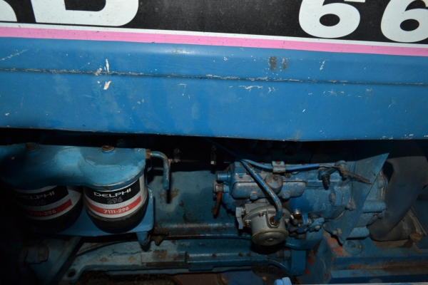 รถไถฟอร์ดพร้อมใบตัก