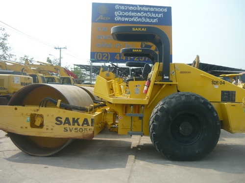 รถบดสั่นสะเทือน 10 ตัน Sakai SV505D สภาพใหม่กิ๊บ มีให้เลือกหลายคัน สภาพเนี๊ยบทุกคัน รถนอกแท้ ยังไม่ผ่านการใช้งานในไทย100\%