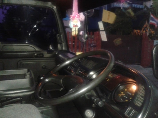 ขายรถตู้บรรทุก 6 ล้อใหญ่ isuzu เดทก้า 195 แรงม้า
