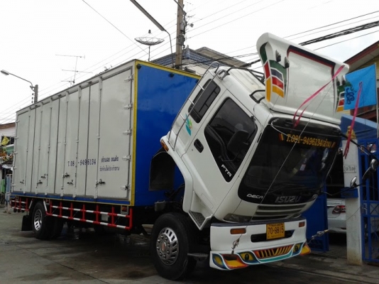 ขายรถตู้บรรทุก 6 ล้อใหญ่ isuzu เดทก้า 195 แรงม้า