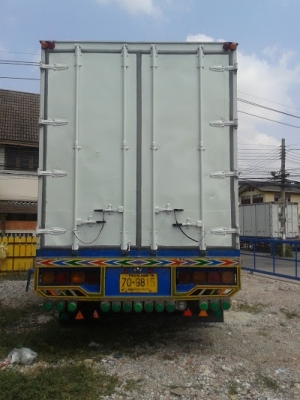 ขายรถตู้บรรทุก 6 ล้อใหญ่ isuzu เดทก้า 195 แรงม้า