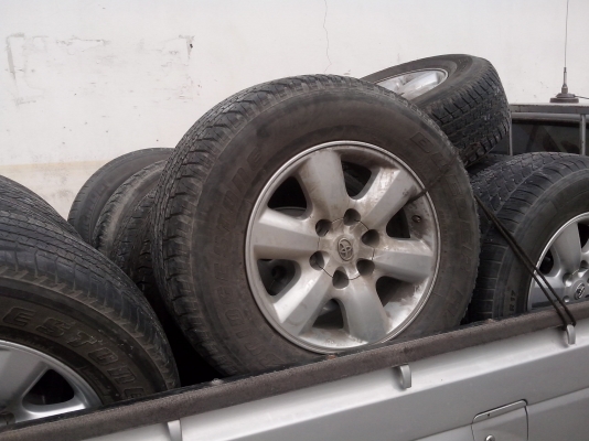 เเม๊กวีโก้ ขอบ 17นิ้ว 4 ชุด กับอีก 2 วง ครับ ยังไม่ได้ล้างมาก่อนเลือกก่อน 255 /65/17 เเม๊กวีโก้ ขอบ 17นิ้ว 4 ชุด กับอีก 2 วง ครับ ยังไม่ได้ล้างมาก่อนเลือกก่อน 255 /65/17