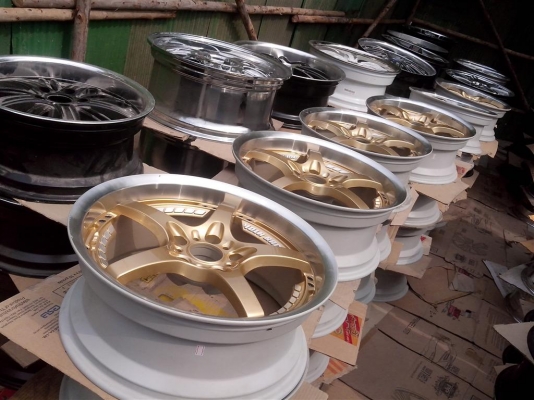 ขายเเม๊ก ใหม่ 18 นิ้ว 12,000 บาท 5 รู 120 /110 ใส่ BMW วอลโว่ ฟรอดโฟกัส