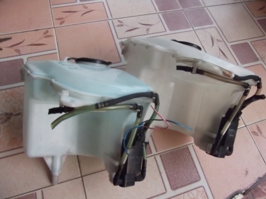 กระปุกฉีดน้ำพร้อมมอเตอร์สองทางใส่รถ TOYOTA AE100 AE110 AE112 กระปุกฉีดน้ำพร้อมมอเตอร์สองทางใส่รถ TOYOTA AE100 AE110 AE112