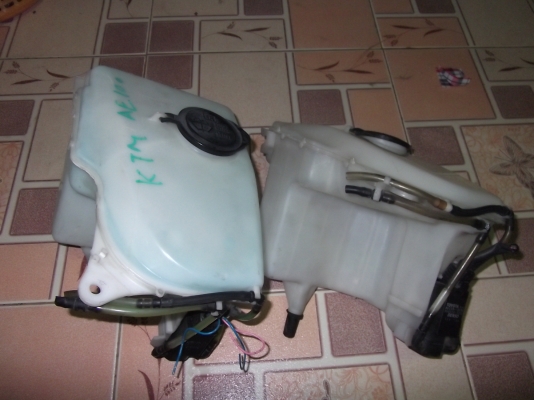 กระปุกฉีดน้ำพร้อมมอเตอร์สองทางใส่รถ TOYOTA AE100 AE110 AE112 กระปุกฉีดน้ำพร้อมมอเตอร์สองทางใส่รถ TOYOTA AE100 AE110 AE112