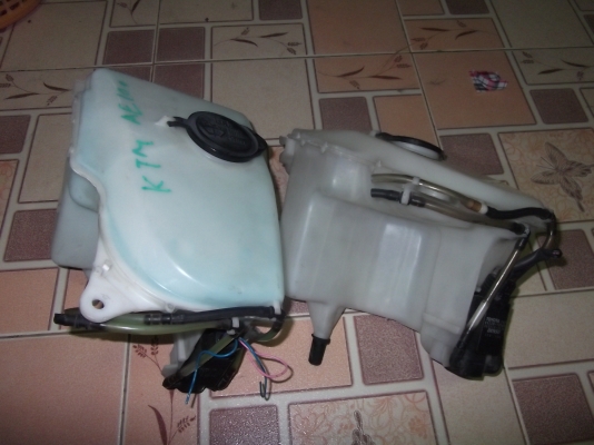 กระปุกฉีดน้ำพร้อมมอเตอร์สองทางใส่รถ TOYOTA  AE100 AE110 AE112