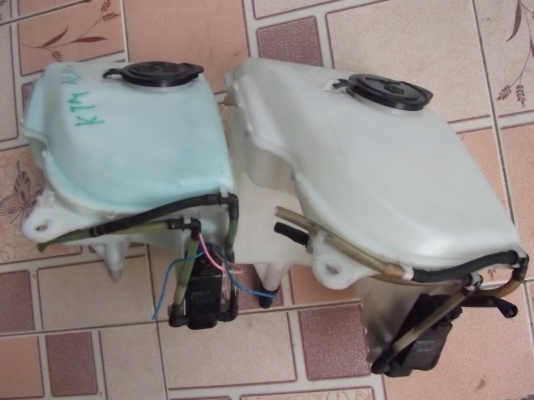 กระปุกฉีดน้ำพร้อมมอเตอร์สองทางใส่รถ TOYOTA AE100 AE110 AE112 กระปุกฉีดน้ำพร้อมมอเตอร์สองทางใส่รถ TOYOTA AE100 AE110 AE112