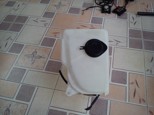 กระปุกฉีดน้ำพร้อมมอเตอร์สองทางใส่รถ TOYOTA AE100 AE110 AE112 กระปุกฉีดน้ำพร้อมมอเตอร์สองทางใส่รถ TOYOTA AE100 AE110 AE112