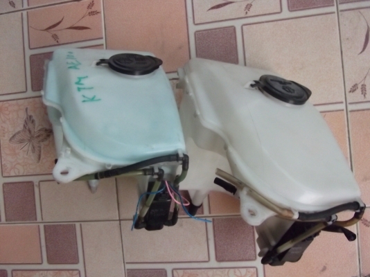 กระปุกฉีดน้ำพร้อมมอเตอร์สองทางใส่รถ TOYOTA AE100 AE110 AE112 กระปุกฉีดน้ำพร้อมมอเตอร์สองทางใส่รถ TOYOTA AE100 AE110 AE112