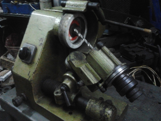 เครื่องลับสว่าน