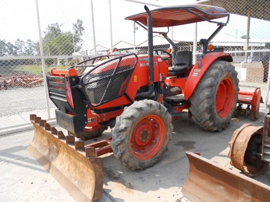 ขายรถแทรกเตอร์ คูโบต้า รุ่น M6040 SU พร้อมอุปกรณ์