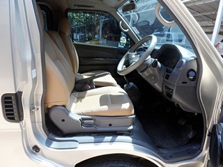 NISSAN URVAN GX 3.0 MT ปี 2006 ตกแต่ง VIP พร้อมใช้ จัดไฟแนนซ์ได้ T.086-527-9533