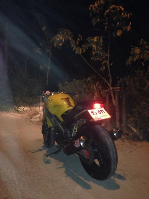 ธารนนทบุรี//ขาย ducati m400 ปี98 สวยๆของแต่งพอมีครับ ราคา85,000บาท อินวอยท์+พ.ร.บ