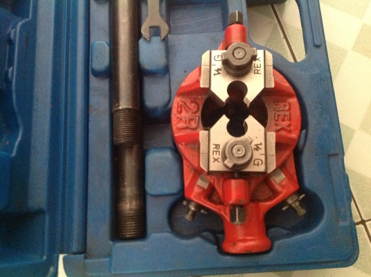 เครื่องต๊าบเกลียวมือ ยี่ห้อ Rex