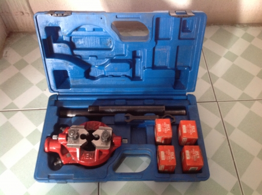 เครื่องต๊าบเกลียวมือ ยี่ห้อ Rex