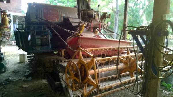 ขายรถเกี่ยวข้าว + สิบล้อเทเลอร์รถเกี่ยว สภาพพร้อมใช้งาน ขายคู่