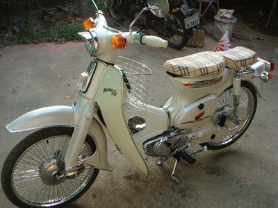 ขาย C 70 เครื่องเดิม สีขาว สวยๆ ซื้อไปขับได้เลย