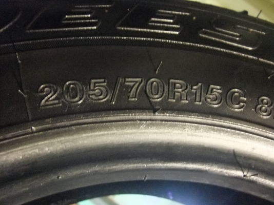 ยาง deestone 205/70/15 ปี13 สภาพสวยเว่อ