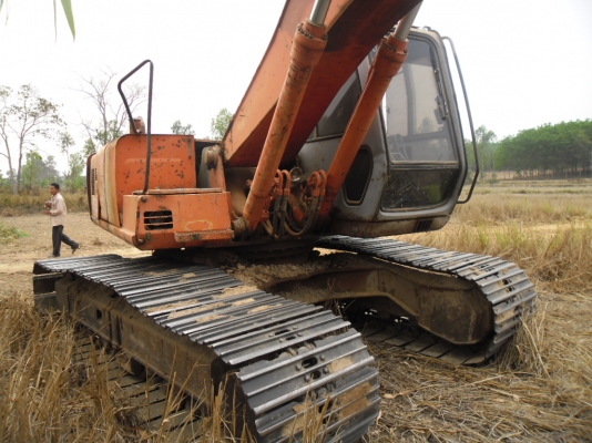 ขายรถแบคโฮ HITACHI EX 200-2 เอกสารใบแจ้งจำหน่ายโซ่หนาไฟฟ้าเต็มเอวแน่นบูมอามไม่มีปะแอร์เย็นฉ่ำทำงานดีไม่มีโลด