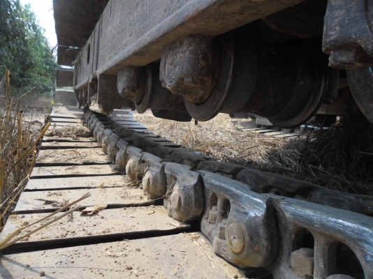 ขายรถแบคโฮ HITACHI EX 200-2 เอกสารใบแจ้งจำหน่ายโซ่หนาไฟฟ้าเต็มเอวแน่นบูมอามไม่มีปะแอร์เย็นฉ่ำทำงานดีไม่มีโลด