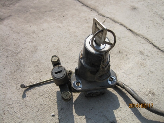 สวิทช์กุญแจคอ+กุญแจเบาะ Serpico SS สภาพดี 250(พร้อมส่ง)