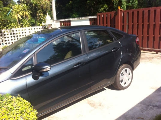 !!!เพื่อนฝรั่งฝากขายครับ ฟอร์ดเฟียสต้า 1.4 เกียร์ธรรมดา ปี 2555 ไมล์ 7,800 km 375,000 ฿!!!