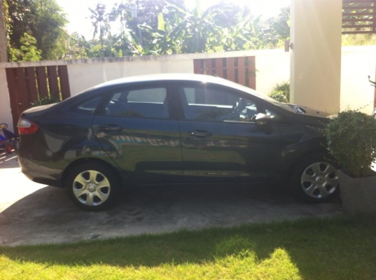 !!!เพื่อนฝรั่งฝากขายครับ ฟอร์ดเฟียสต้า 1.4 เกียร์ธรรมดา ปี 2555 ไมล์ 7,800 km 375,000 ฿!!!