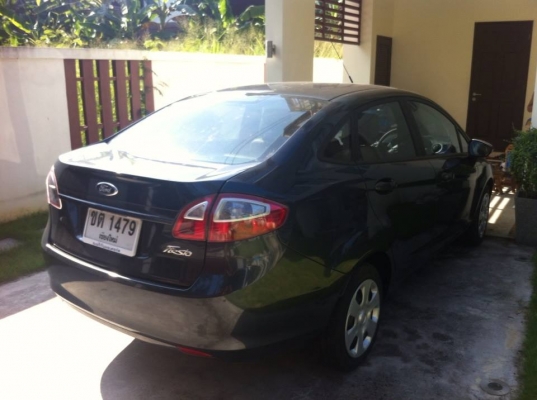 !!!เพื่อนฝรั่งฝากขายครับ ฟอร์ดเฟียสต้า 1.4 เกียร์ธรรมดา ปี 2555 ไมล์ 7,800 km 375,000 ฿!!!
