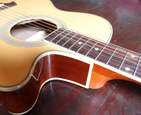 ขายกีต้าโปร่งไฟฟ้า 2300