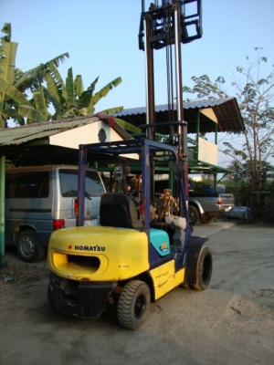 +++ขายโฟล์คลิฟท์ KOMATSU  FD25-12  รถนอกนำเข้า  1,000  ชม.  เครื่องยนต์ดีเซล  เกียร์ธรรมดา  เสา 4 เมตร  ฮิ้งค์โฟล์ค  งากระดกได้  ล้อหน้าคู่   ***รถสภาพพร้อมใช้  ราคา รายละเอียดคุยได้ครับ ***