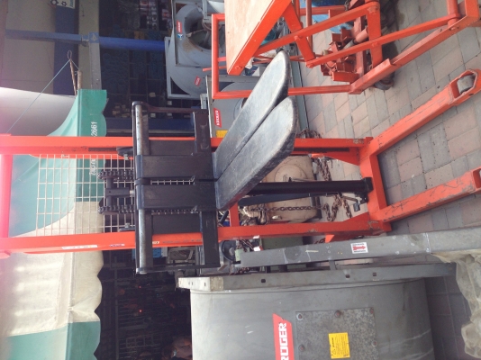 ขายลิฟท์ยกของมือโยก Geelift ยกได้สูงประมาณ 1.5 เมตร สภาพสวยมาก พร้อมใช้งาน