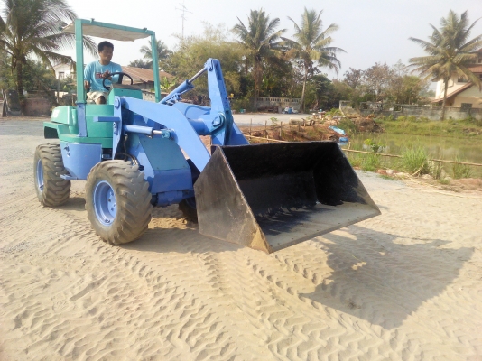 ขายครับ รถตัก komatsu WA30-5  พร้อมใช้ รีบจองครับ 295000 บาทเท่านั้น