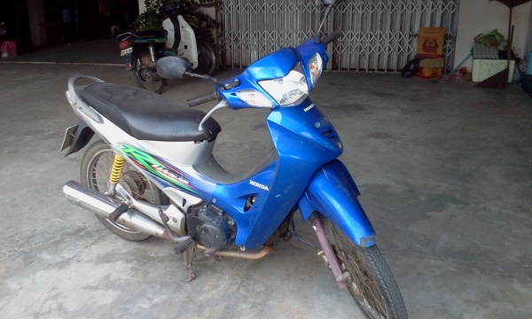 ขาย  เวฟ 125 เครื่องดี ทะเบียนชุดโอนพร้อม  15500