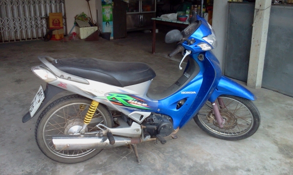 ขาย  เวฟ 125 เครื่องดี ทะเบียนชุดโอนพร้อม  15500