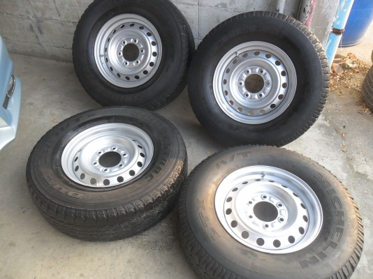 ล้อกะทะ 15นิ้ว 6รู พร้อมยาง สวยๆ 4 ล้อ ราคา 4400 บาท