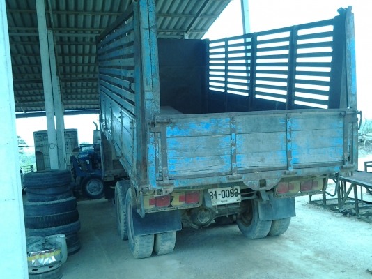 ขายสิบล้อ2เพลาดั้มisuzuเครื่อง6bb1 145แรงม้า เกียร์hinoราคา390000