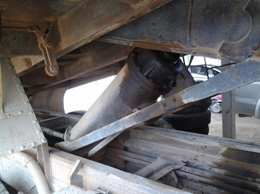 ขายสิบล้อ2เพลาดั้มisuzuเครื่อง6bb1 145แรงม้า เกียร์hinoราคา390000