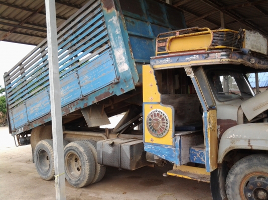 ขายสิบล้อ2เพลาดั้มisuzuเครื่อง6bb1 145แรงม้า เกียร์hinoราคา390000