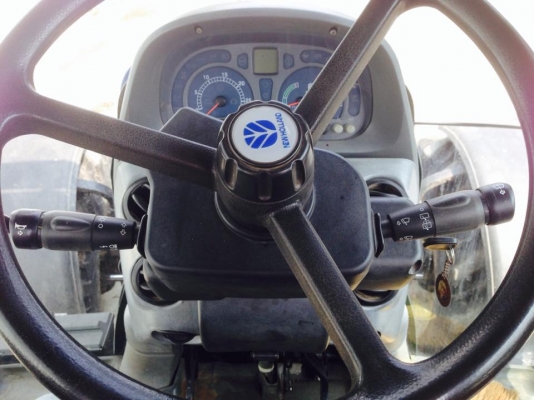 ขาย -- New Holland TS 100A  -- UK -- มีทะเบียน พร้อมใช้  อุปกรณ์พร้อม