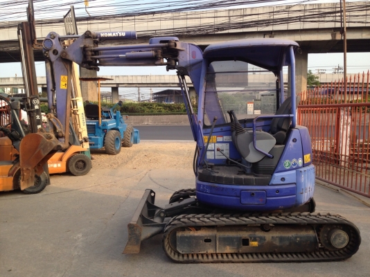 KOMATSU PC30UU-3