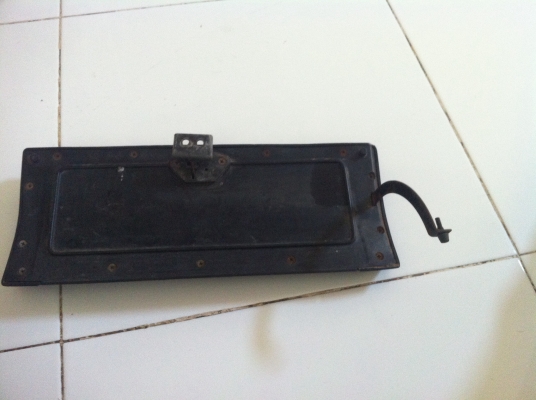 ฝาปิดช่องเก็บของรถกระบะ Datsun 620