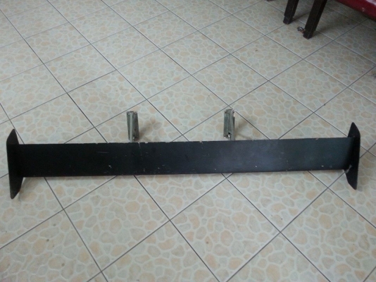 ปีกหลัง โตโยต้า 3 ห่วง เป็นอลูมิเนียมค่ะ