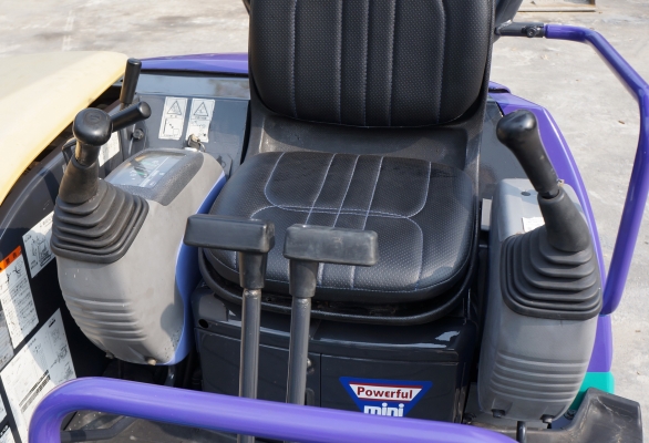 ขายรถขุด KOMUTSU PC30MR-1 เก่านอกปรับสภาพแล้วพร้อมใช้