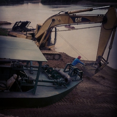 ขายเรือดูดทราย มีทั้งท้องแบน 16 เมตร และเรือทุ่นกลม เครื่องล้างทราย เครื่องทำทรายแก้ว