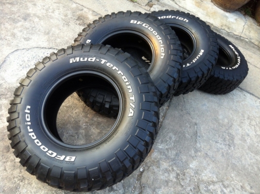 ขายยาง BF Goodrich Mud-terrain KM2 31 10.5 r15 ดอกหนาๆ ขายยาง BF Goodrich Mud-terrain KM2 31 10.5 r15 ดอกหนาๆ