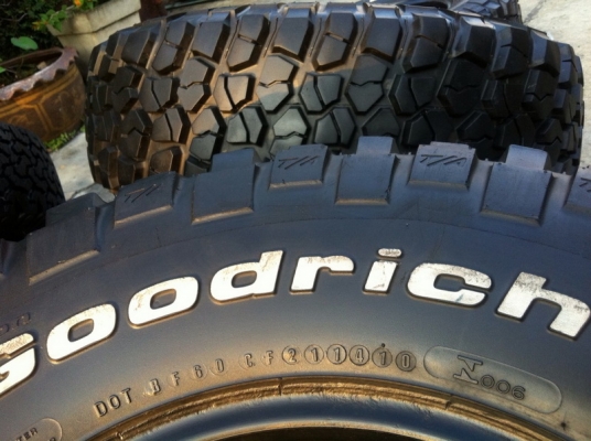 ขายยาง BF Goodrich Mud-terrain KM2 31 10.5 r15 ดอกหนาๆ ขายยาง BF Goodrich Mud-terrain KM2 31 10.5 r15 ดอกหนาๆ