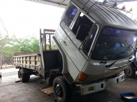 รถฮีโน่ 6 ล้อ ( ไม่ดั้ม ) FD166B.  185 แรงม้า.  สนใจติดต่อ 081 - 6079515