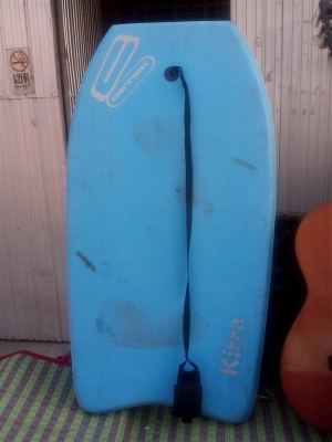 ขาย  surfboards ไว้เล่นน้ำ ครับ เก่าญี่ปุ่น ไม่รู้เรียกไรเรียกไม่ถูก