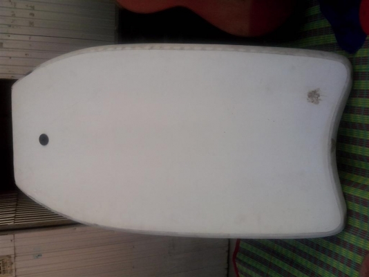 ขาย  surfboards ไว้เล่นน้ำ ครับ เก่าญี่ปุ่น ไม่รู้เรียกไรเรียกไม่ถูก